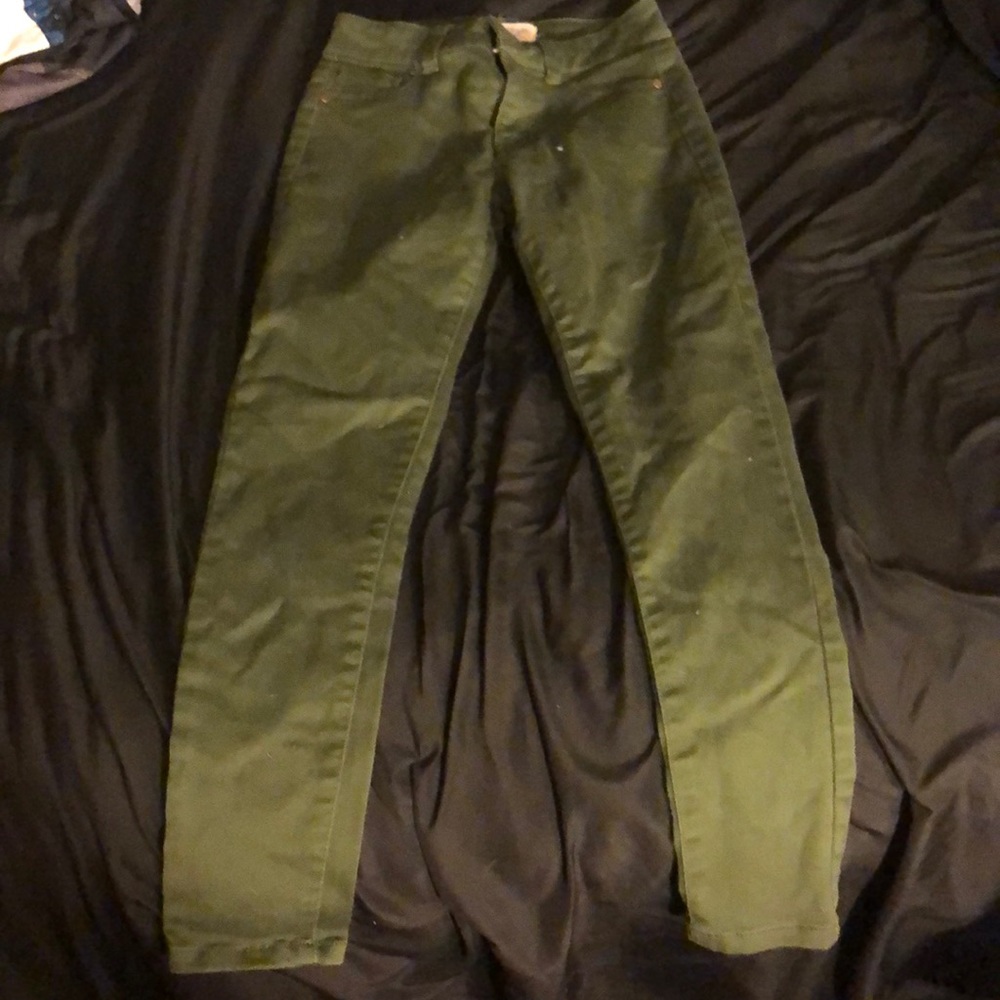 Dark vibrant green jeggings.